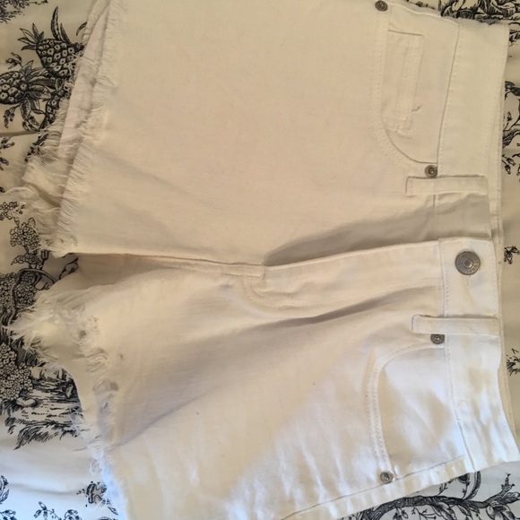 White jean shorts - Picture 2 of 3